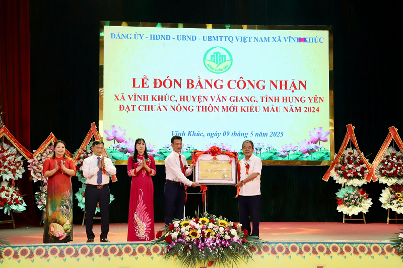 Xã Vĩnh Khúc đón bằng công nhận xã đạt chuẩn nông thôn mới kiểu mẫu năm 2024