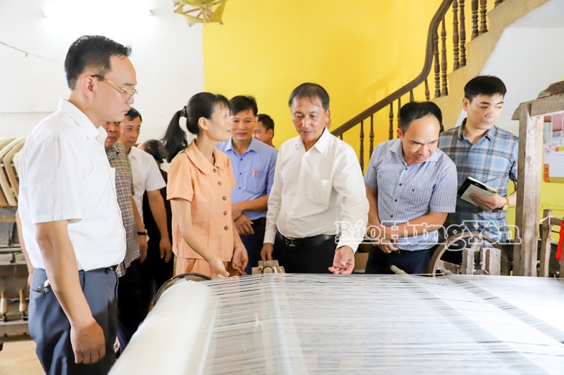 Đồng chí Phó Chủ tịch UBND tỉnh Nguyễn Hùng Nam thăm, kiểm tra một số hợp tác xã