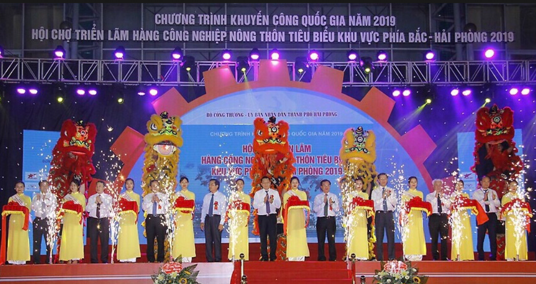 Khai mạc Hội chợ Hàng công nghiệp nông thôn khu vực phía Bắc năm 2015