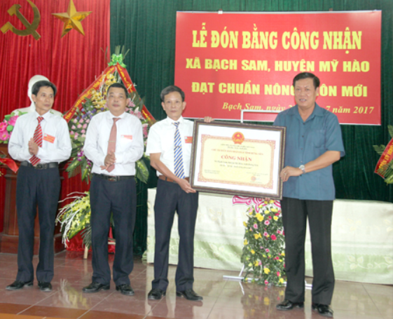 Xã Bạch Sam đón Bằng công nhận đạt chuẩn nông thôn mới