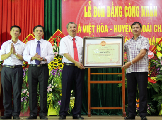 Xã Việt Hòa đón bằng công nhận đạt chuẩn nông thôn mới