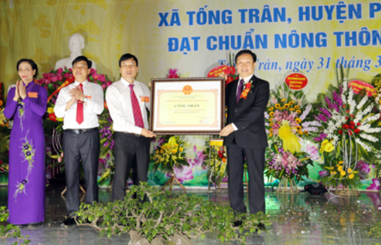 Xã Tống Phan đón bằng công nhận đạt chuẩn nông thôn mới