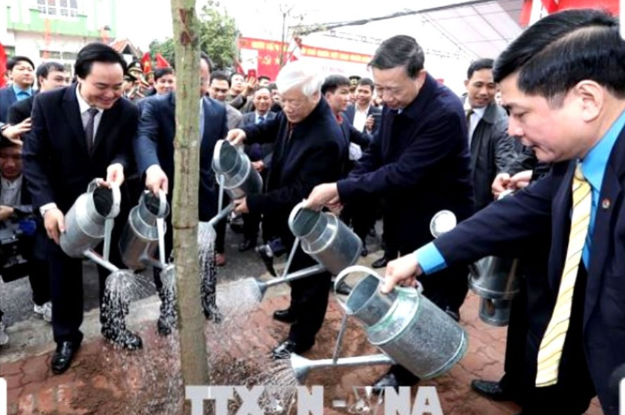 Tổng Bí thư Nguyễn Phú Trọng dự Lễ phát động Tết trồng cây, tặng quà công nhân lao động tại Hưng Yên