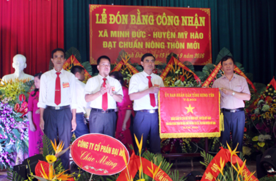 Xã Minh Đức đón bằng công nhận đạt chuẩn nông thôn mới