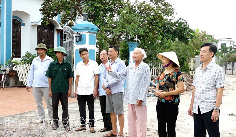 Xã Đồng Bằng hiến đất làm đường theo hướng nông thôn văn minh