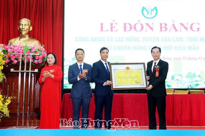 Xã Lạc Hồng đón bằng công nhận đạt chuẩn nông thôn mới kiểu mẫu