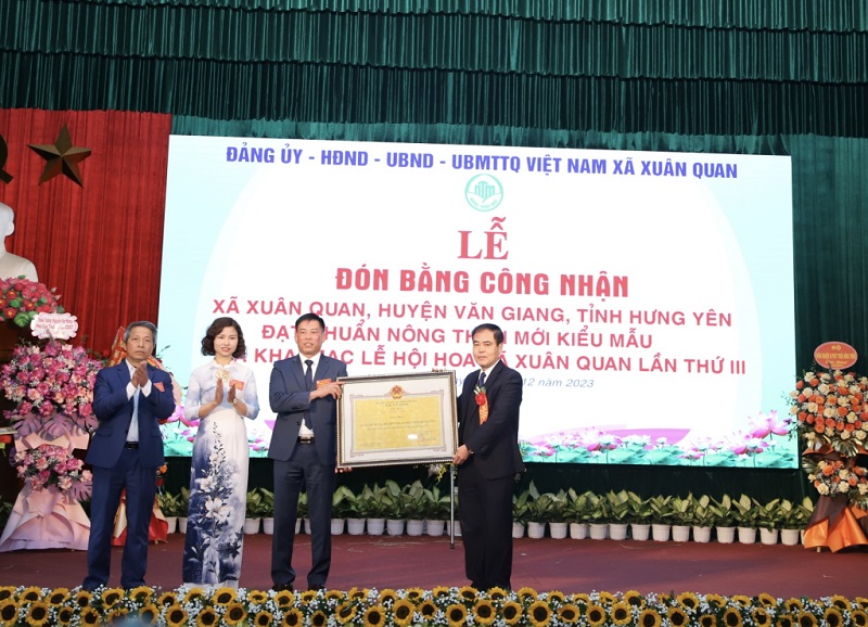 Xã Xuân Quan: Đón Bằng công nhận xã đạt chuẩn nông thôn mới kiểu mẫu và khai mạc lễ hội hoa